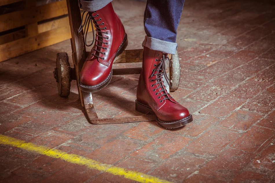 Men Solovair Hi-Shine 11 Eye Derby Boots Red | S11-981-OX-G-030