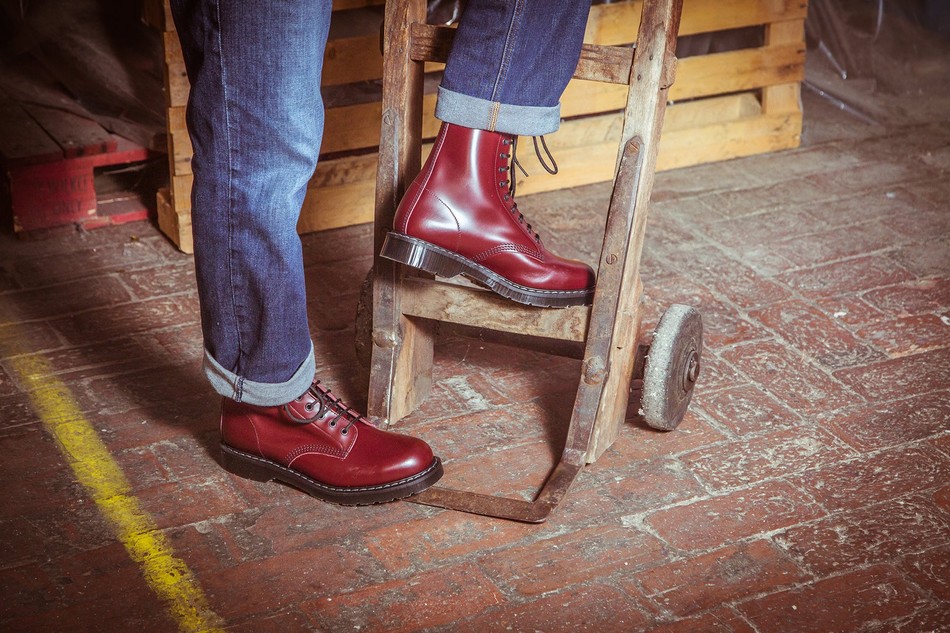Men Solovair Hi-Shine 11 Eye Derby Boots Red | S11-981-OX-G-030