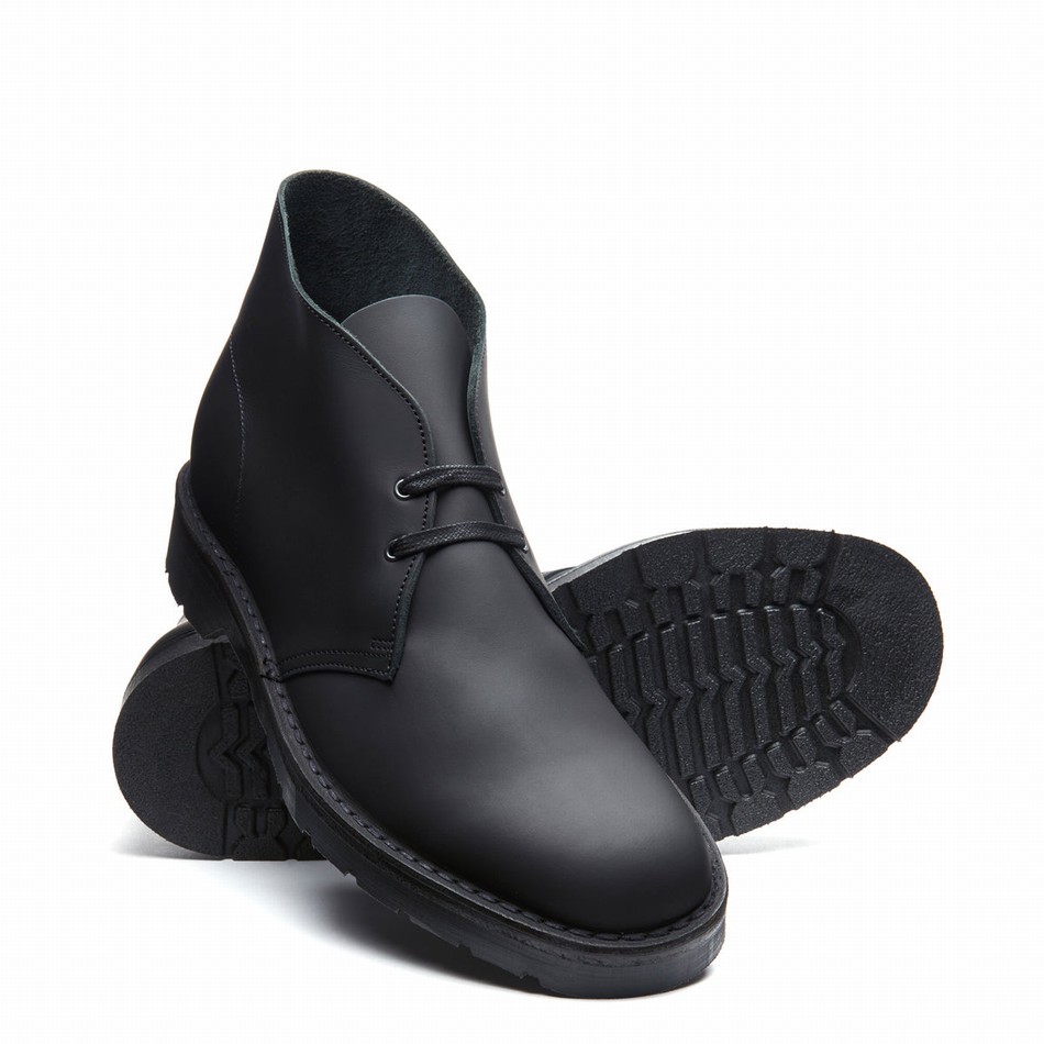 Men Solovair Waxy Chukka Boots Black | 103-357-060