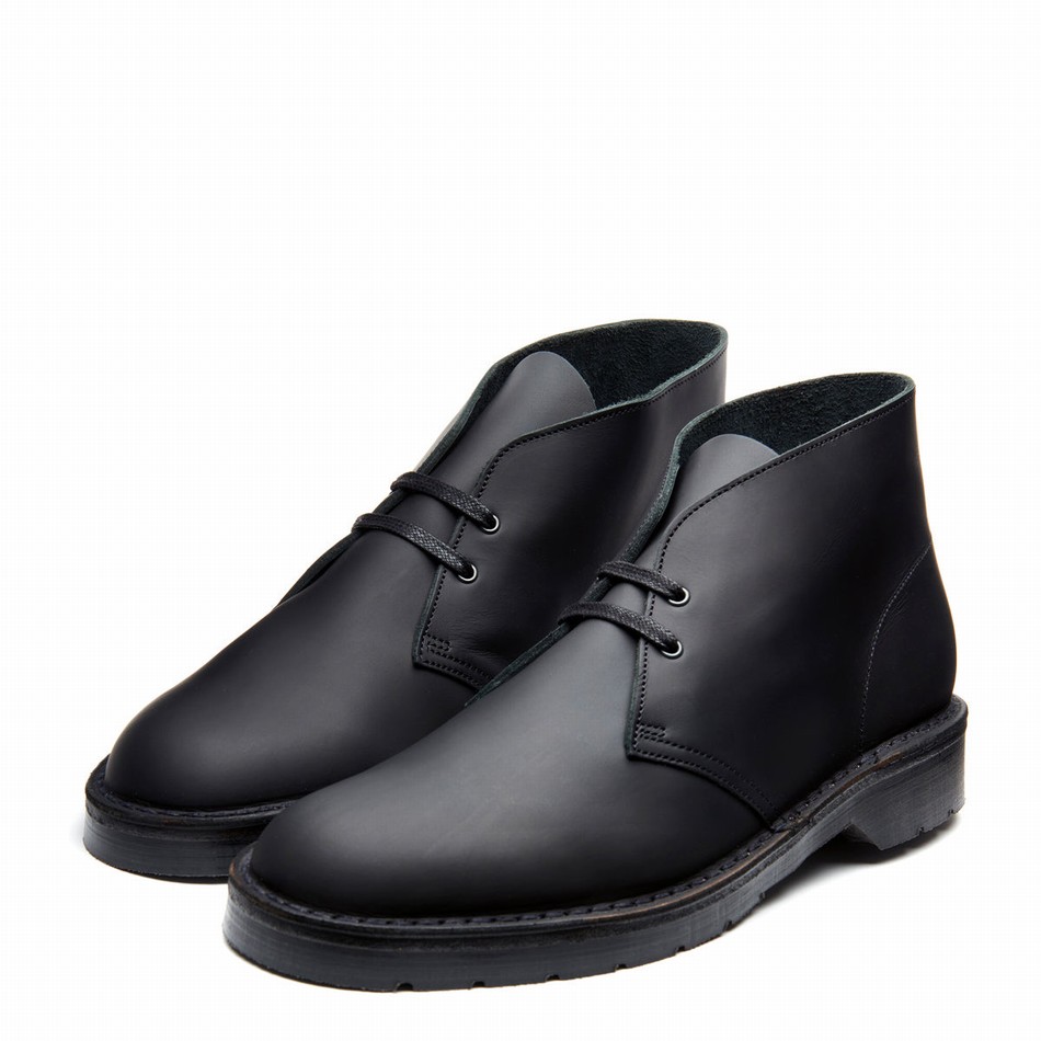 Men Solovair Waxy Chukka Boots Black | 103-357-060